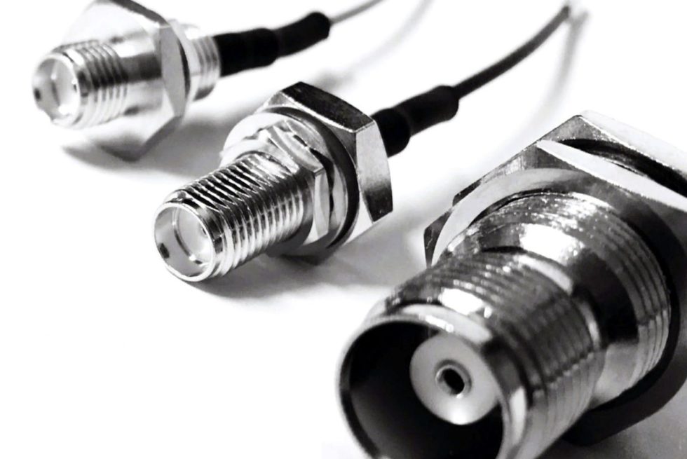 Ensamblajes con nuevas opciones de conector de cable coaxial
