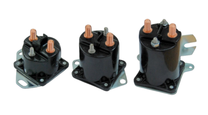 Imagen de un robusto contactor DC de carcasa plástica de AMETEK, diseñado para alta potencia